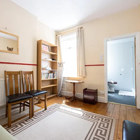 Guestready - Enchanting Life In Gorse Hill Manchester