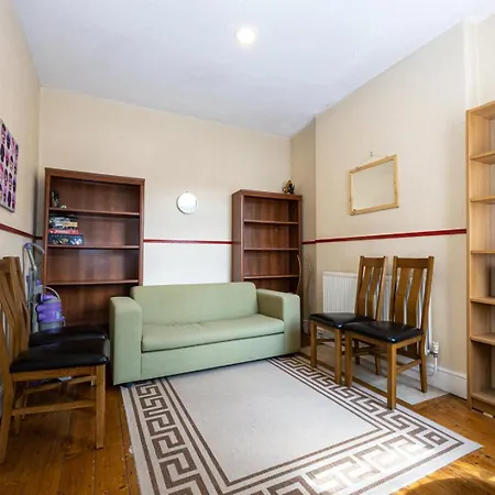 Guestready - Enchanting Life In Gorse Hill