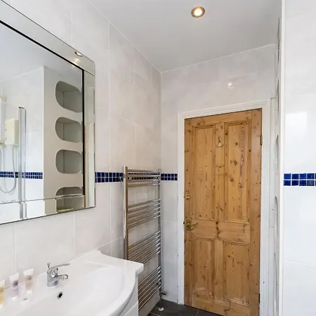 Guestready - Enchanting Life In Gorse Hill