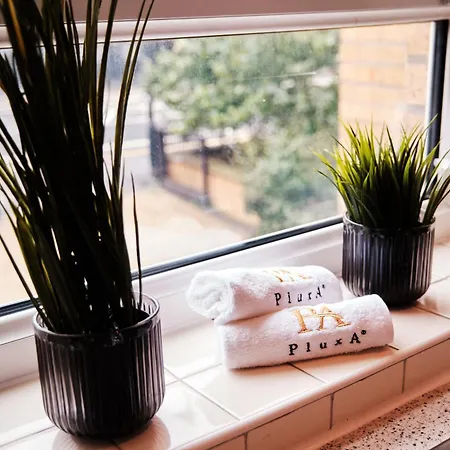 Appartement Pluxa Green Glade - Urban Haven With Parking, Workspace, Wi-fi Manchester