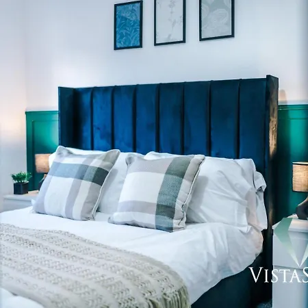 Spacious 4bdr House By Vista Short Lets & Serviced With Driveway Parking & Pool Table * Manchester