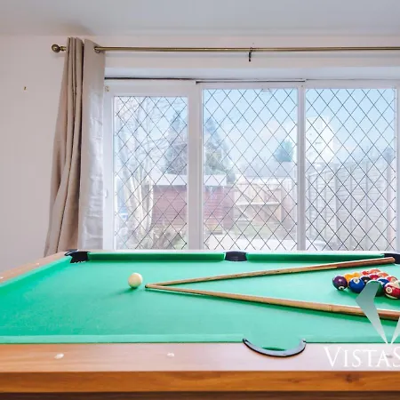 Spacious 4bdr House By Vista Short Lets & Serviced With Driveway Parking & Pool Table * Manchester