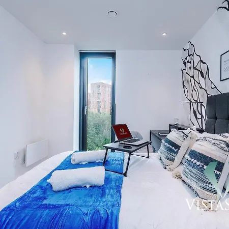 Modern 2 Bedroom By Vista Short Lets & Serviced With Free Wifi & Dart Board