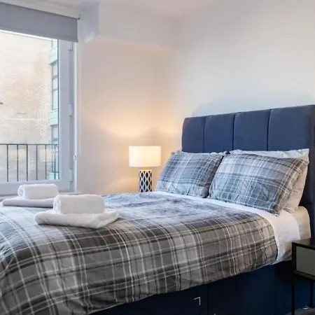Spacious 2 Bed Duplex Salford M5 マンチェスター