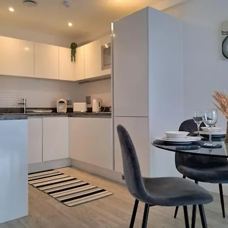 Spacious 2 Bed Duplex Salford M5 マンチェスター