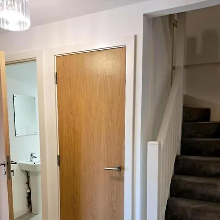 Apartmán Spacious 2 Bed Duplex Salford M5 *