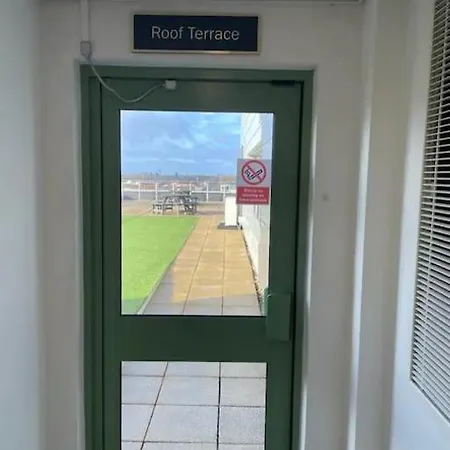 Spacious 2 Bed Duplex Salford M5 マンチェスター