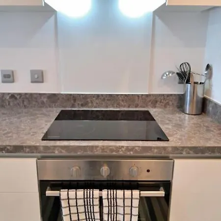 Spacious 2 Bed Duplex Salford M5 *