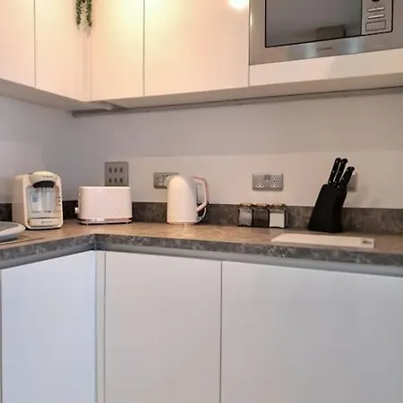 Spacious 2 Bed Duplex Salford M5 *