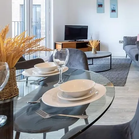 Apartmán Spacious 2 Bed Duplex Salford M5 *