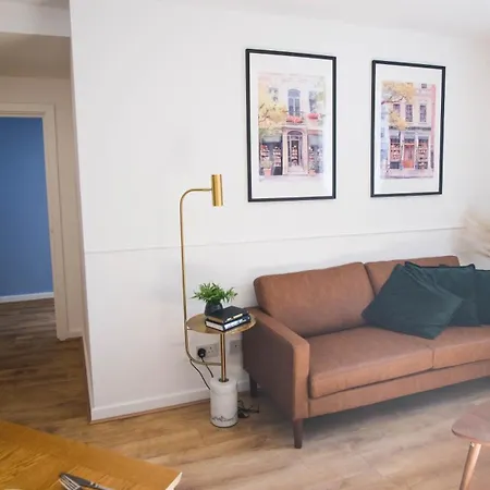 Modern & Premium 2br 2ba Center Lejlighed *