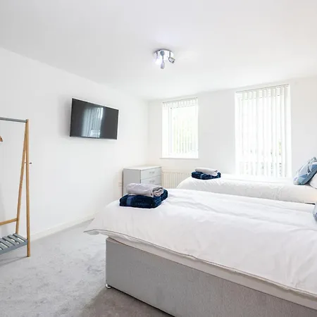 Near Centre, Etihad, Coop Live * Manchester