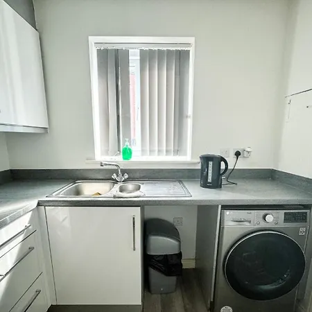 Apartament Roomy 3-bed With Complimentary Parking! Manchester