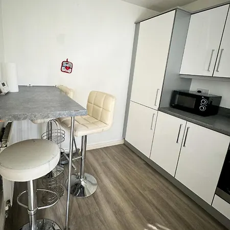 Appartement Roomy 3-bed With Complimentary Parking! *