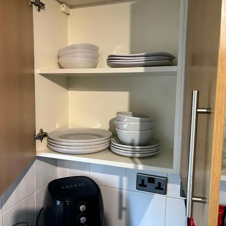 Spacious 3 Bed House ,1 Tram Stop From Man Fc Stadium Sleep 6 , Free Parking * מנצ'סטר