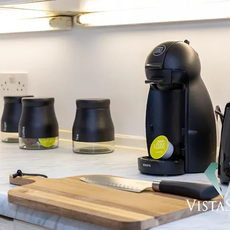 Spacious 5bdr House By Vista Short Lets & Serviced With Free Wifi, Parking & Netflix