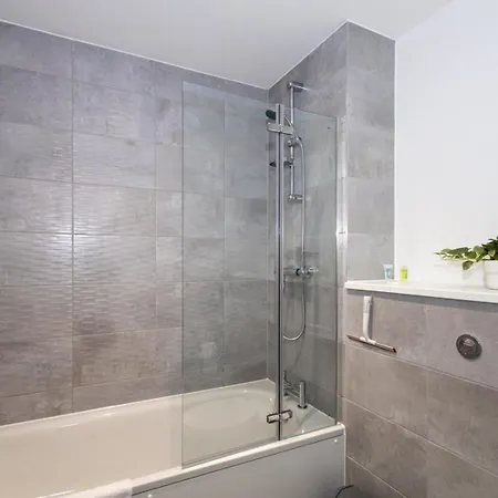 Guestready - Lovely Near Man Utd Stadium Manchester