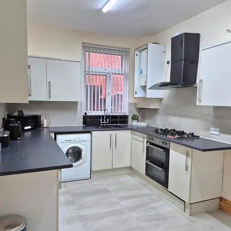 In 6 Minutes Drive To Victoria Station