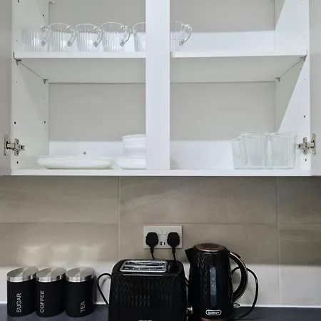 In 6 Minutes Drive To Victoria Station