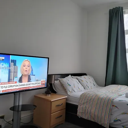 Δωμάτια σε οικογενειακή κατοικία A Quiet & Comfortable 4 Bedroom House *