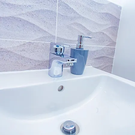 The Edge - Enjoy A Luxury