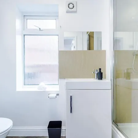 1 Bed Flat With Parking