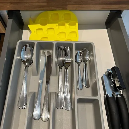 Penthouse Height Flat, View Balcony, Quiet, Free Wifi, Gym & Minimalistic