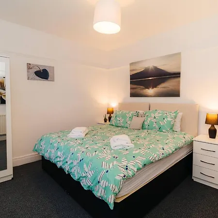 Spacious 2-bed Retreat Free Parking アパート