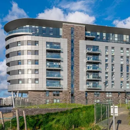 2 Bedroom At Valore Services Short Lets & Serviced With Secure Parking *