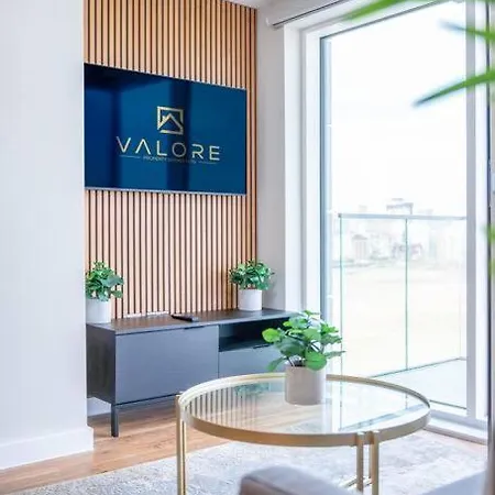 2 Bedroom At Valore Services Short Lets & Serviced With Secure Parking Apartmán