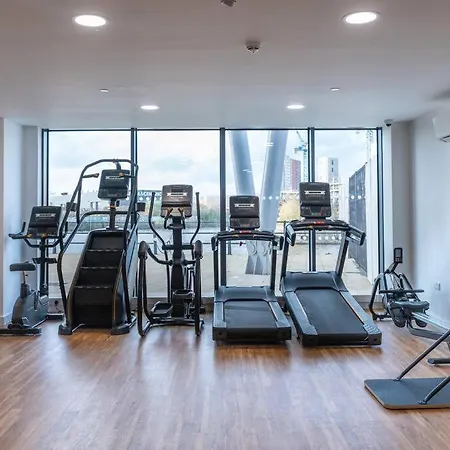 2 Bedroom At Valore Services Short Lets & Serviced With Secure Parking * Manchester
