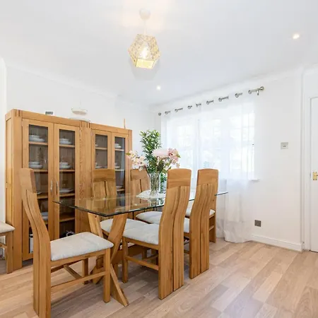 Feriehus Guestready - A Haven By The River Manchester