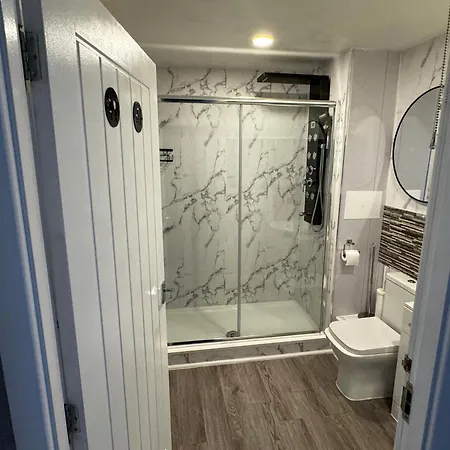 Luxury Spacious Modern Near Centre Manchester