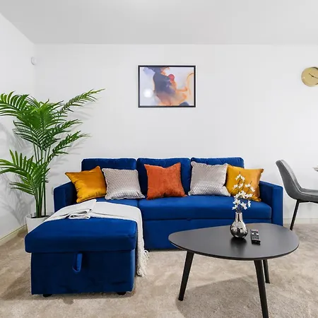 Feriehus Modern 2 Bed With Driveway Near Coop Live & Etihad Stadium , Sleeps 5 , Self Checkin And Free Parking *