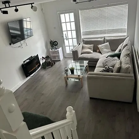 Yourlinkshouse Close To Etihad & Coop Live Arena - Sleeps 4