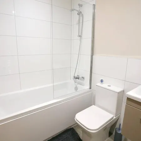 Pass The Keys Free Parking New Build Mins From Manc Old Traff