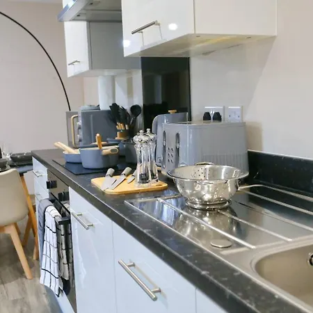 Pass The Keys Free Parking New Build Mins From Manc Old Traff *