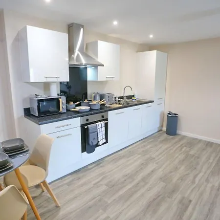 Pass The Keys Free Parking New Build Mins From Manc Old Traff