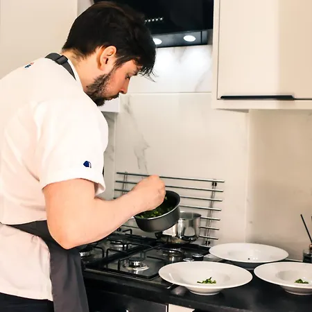 Spacious Stylish With Free Parking 10 Mins To Centre & Ao Arena Ideal For Groups & Long