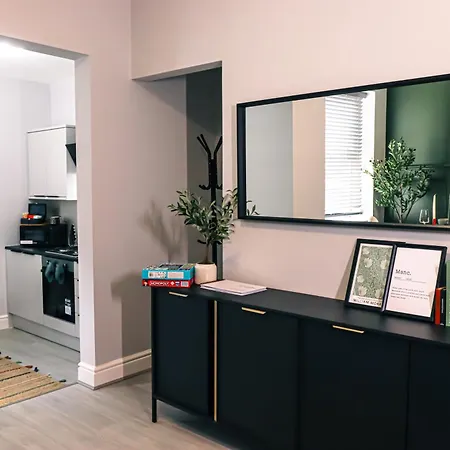 Semesterbostad Spacious Stylish With Free Parking 10 Mins To Centre & Ao Arena Ideal For Groups & Long Manchester