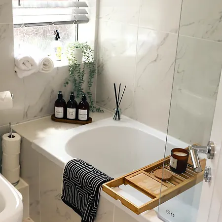 Spacious Stylish With Free Parking 10 Mins To Centre & Ao Arena Ideal For Groups & Long Semesterbostad Manchester