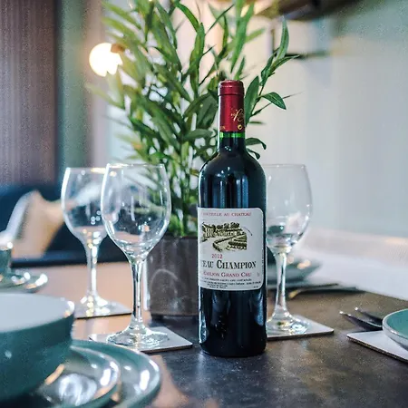 New! Stunning 2-bed In By 53 Degrees Property, Amazing Location - Sleeps 6! Manchester