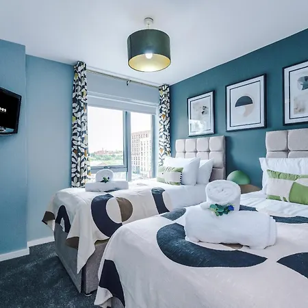 New! Stunning 2-bed In By 53 Degrees Property, Amazing Location - Sleeps 6! Manchester