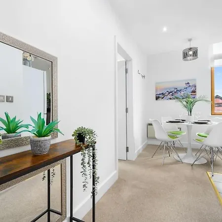 Piccadilly Luxury Three Bedroom