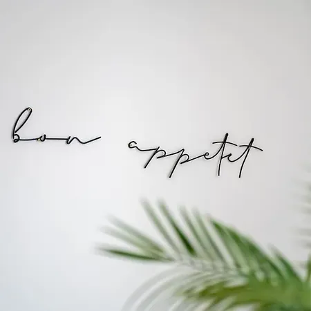 Piccadilly Luxury Three Bedroom *