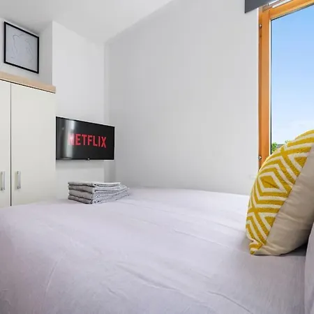 Piccadilly Luxury Three Bedroom شقة مانشستر