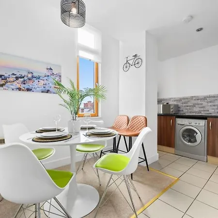 Piccadilly Luxury Three Bedroom Apartamento *