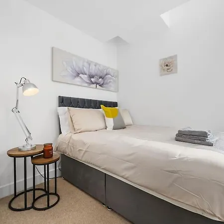 Piccadilly Luxury Three Bedroom