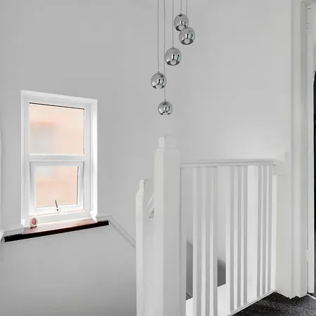 Comfy 3br - Pool Table - Games - Sleeps 8 Nyaraló