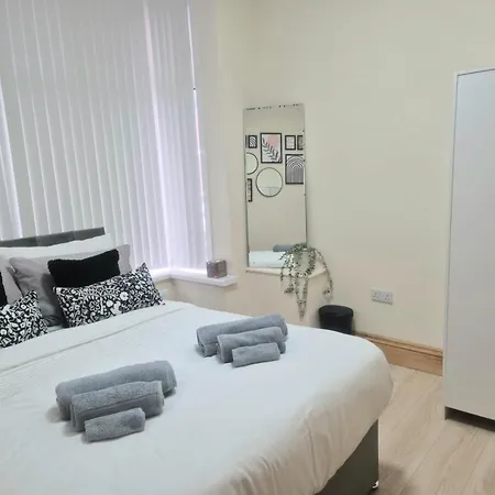 In 6 Minutes Drive To Victoria Station Homestay *